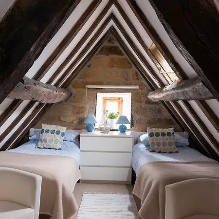 Borough House * ويتبي